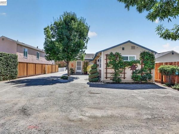 20835 Chester St, Castro Valley, CA 94546