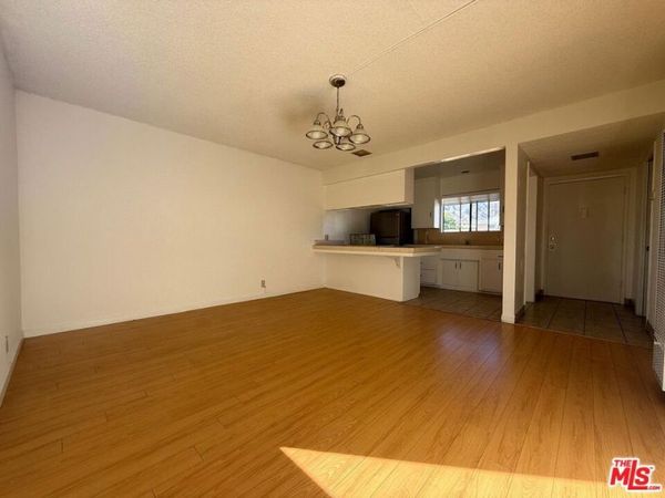 1131 Elm Avenue, Unit G, Glendale, CA 91201