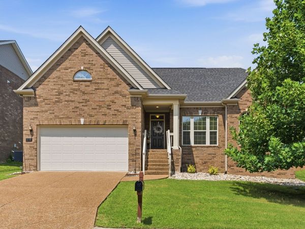 618 Stonebridge Ln, Mount Juliet, TN 37122