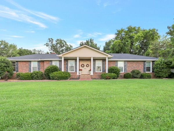 4025 Lake Pkwy, Hermitage, TN 37076