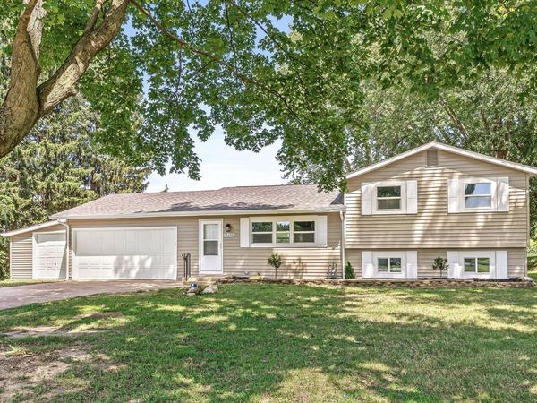 52680 Walsingham Lane, South Bend, IN 46637