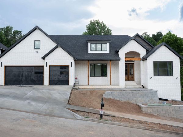 2005 NE Chaucer Street, Bentonville, AR 72712