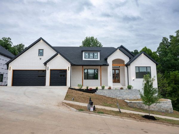 2005 NE Chaucer Street, Bentonville, AR 72712