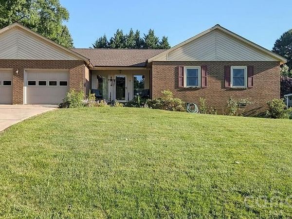 220 Sherwood Drive , Unit 22, Taylorsville, NC 28681