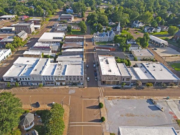 97 First Street, Grenada, MS 38901