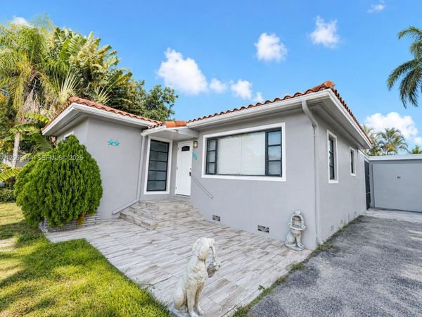 529 NW 8th St , Dania Beach, FL 33004