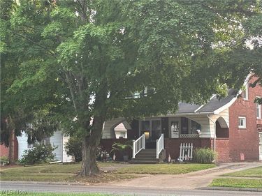 828 4th Street NW, New Philadelphia, OH 44663