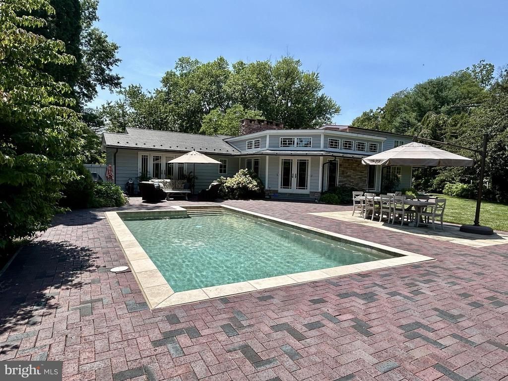 1 COUNTRY CLUB LANE, DOYLESTOWN, PA 18901