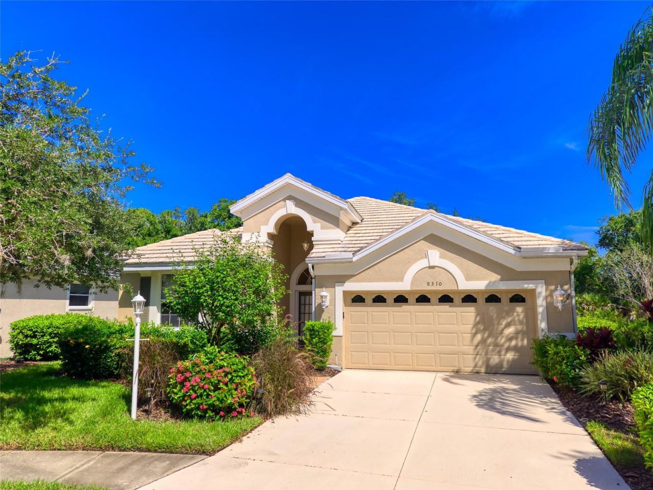 8310 Whispering Woods Court, Bradenton, FL 34202 Photo