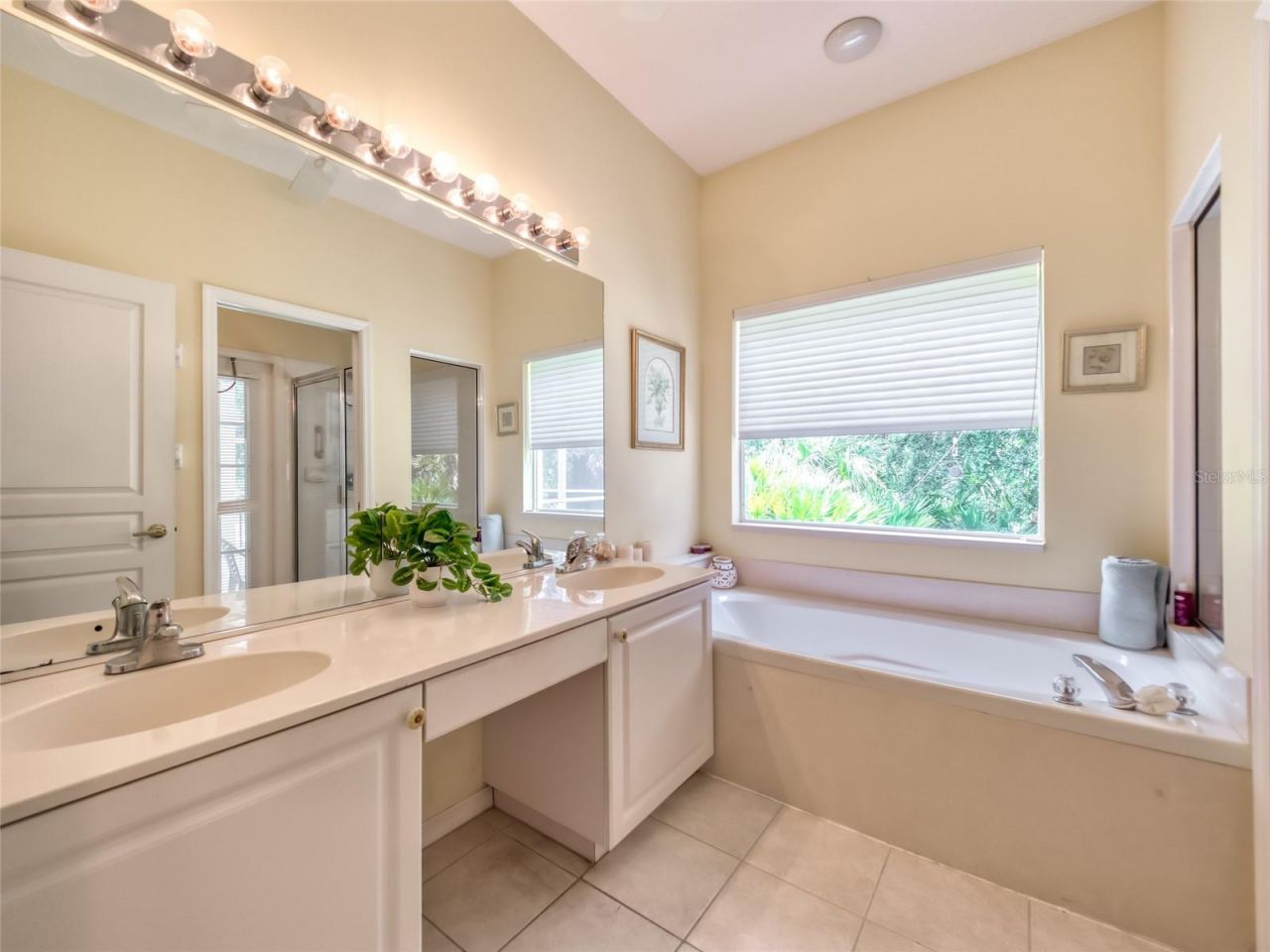 8310 Whispering Woods Court, Bradenton, FL 34202 Photo