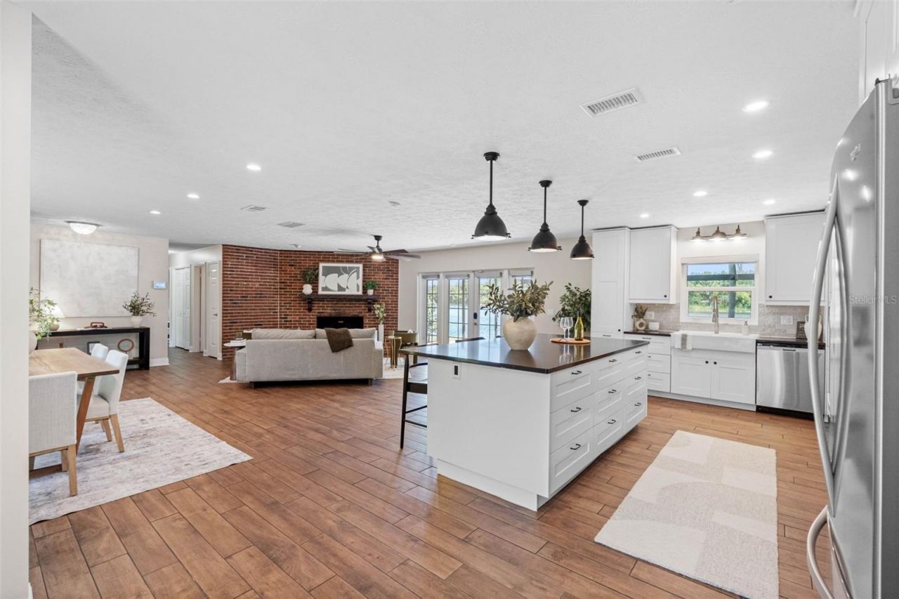 4221 River Hills Drive, Tampa, FL 33617 Photo