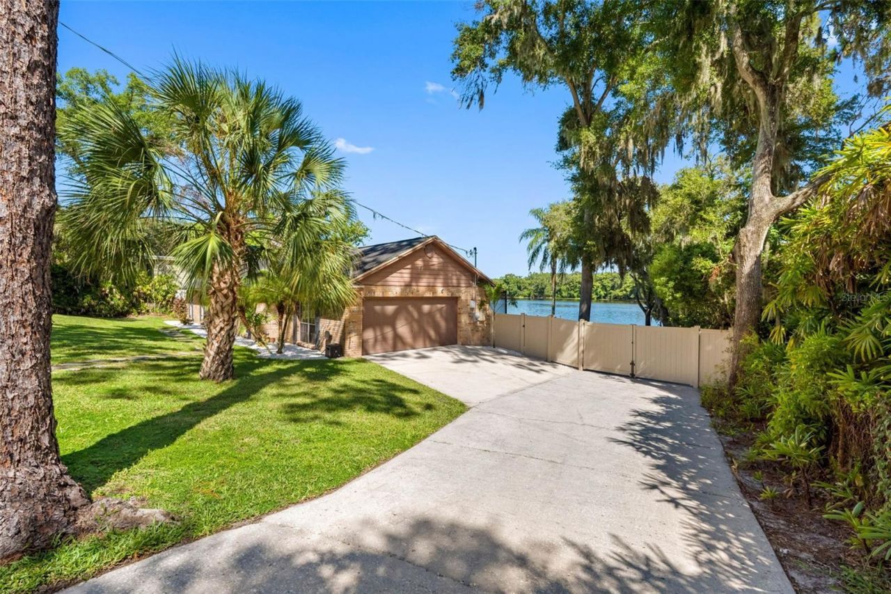 4221 River Hills Drive, Tampa, FL 33617 Photo