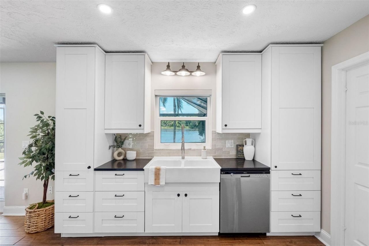 4221 River Hills Drive, Tampa, FL 33617 Photo