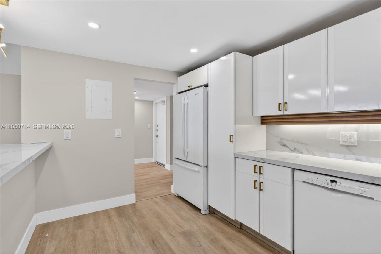 3090 N Course Dr, Unit 807, Pompano Beach, FL 33069 Photo