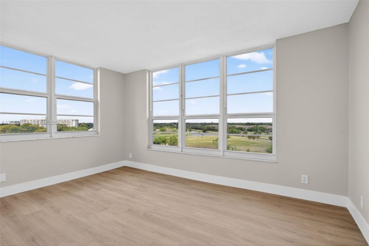 3090 N Course Dr, Unit 807, Pompano Beach, FL 33069 Photo