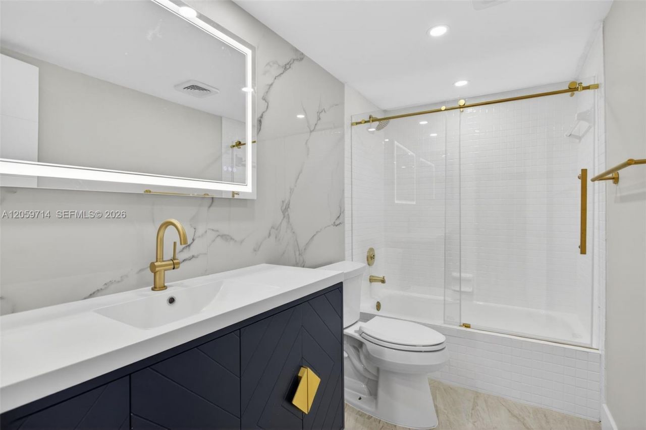 3090 N Course Dr, Unit 807, Pompano Beach, FL 33069 Photo