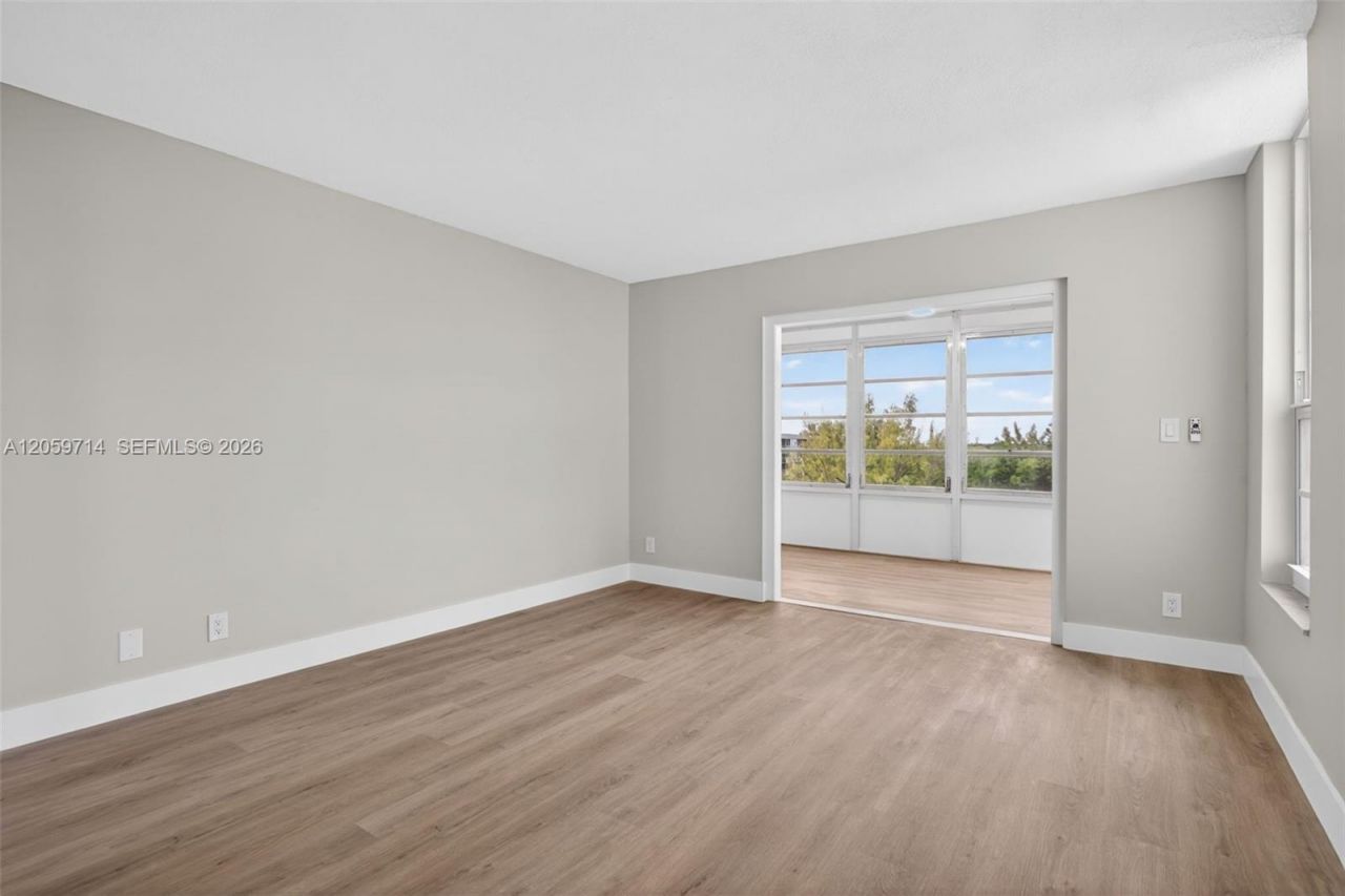 3090 N Course Dr, Unit 807, Pompano Beach, FL 33069 Photo