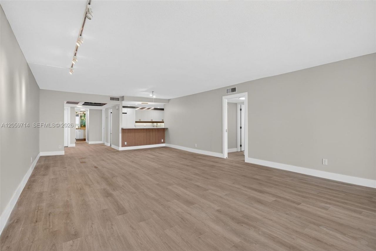 3090 N Course Dr, Unit 807, Pompano Beach, FL 33069 Photo