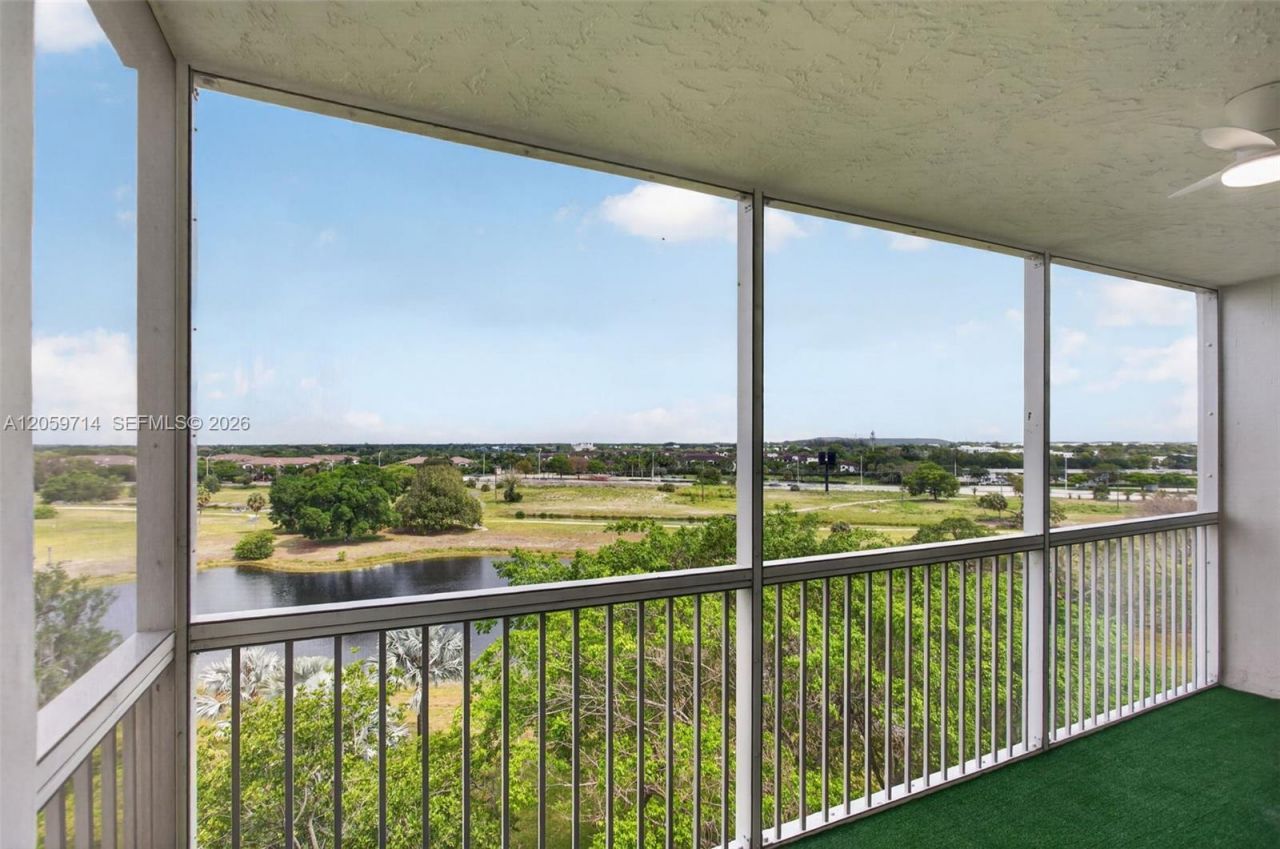 3090 N Course Dr, Unit 807, Pompano Beach, FL 33069 Photo