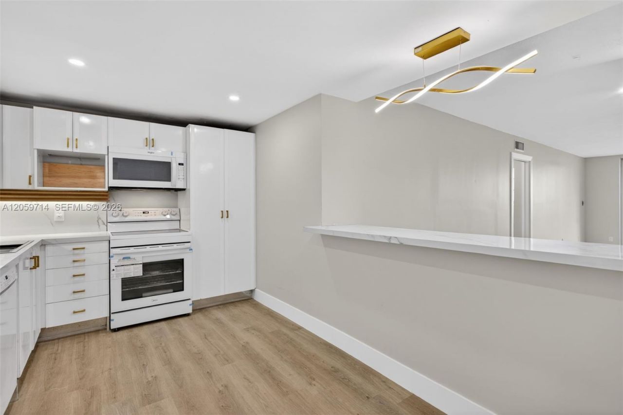 3090 N Course Dr, Unit 807, Pompano Beach, FL 33069 Photo