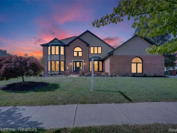 8828 Grace Street, Shelby Township, Mi 48317