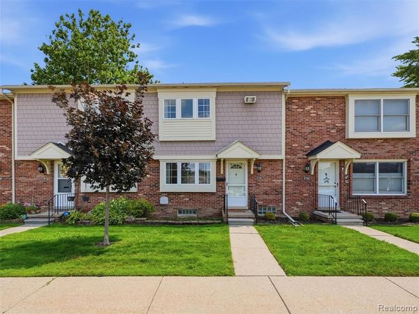 37136 Charter Oaks Blvd , Clinton Twp, MI 48036