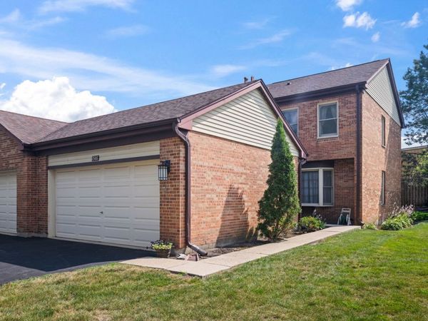 1566 N WINDSOR Drive , Unit 1566, Arlington Heights, IL 60004