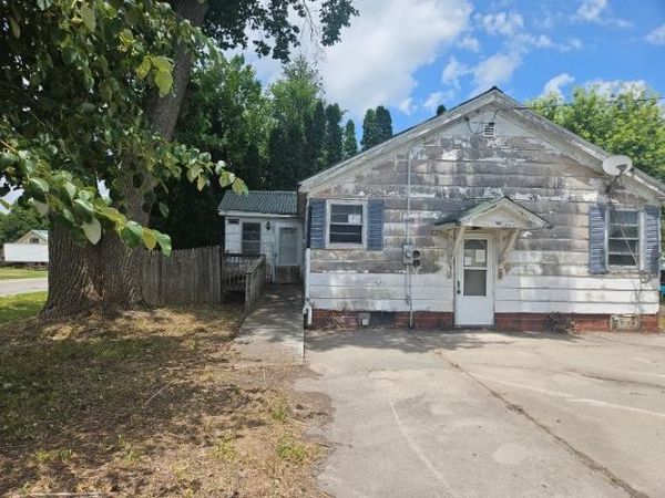 214 Main Street, Reasnor, IA 50232