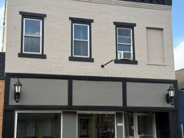 202 S 3rd St, Watertown, WI 53094