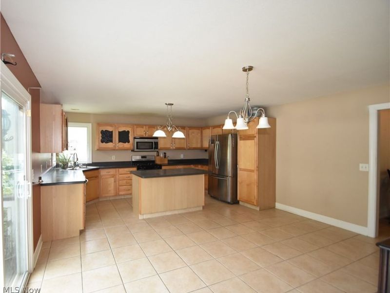 2145 Squirrel Run, Mineral Ridge, OH 44440 Photo 11