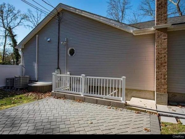 16 WILDWOOD Street , Lake Grove, NY 11755