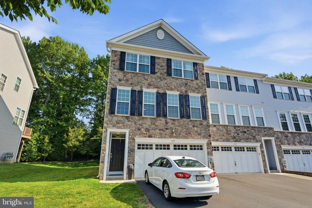1573 HICKORY LANE , LANGHORNE, PA 19047