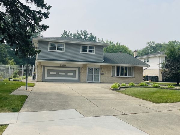 15W563 Diversey Avenue , Elmhurst, IL 60126