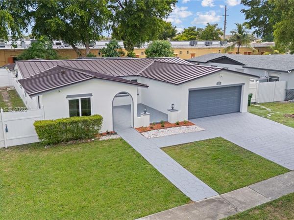 9110 NW 18th Ct , Pembroke Pines, FL 33024