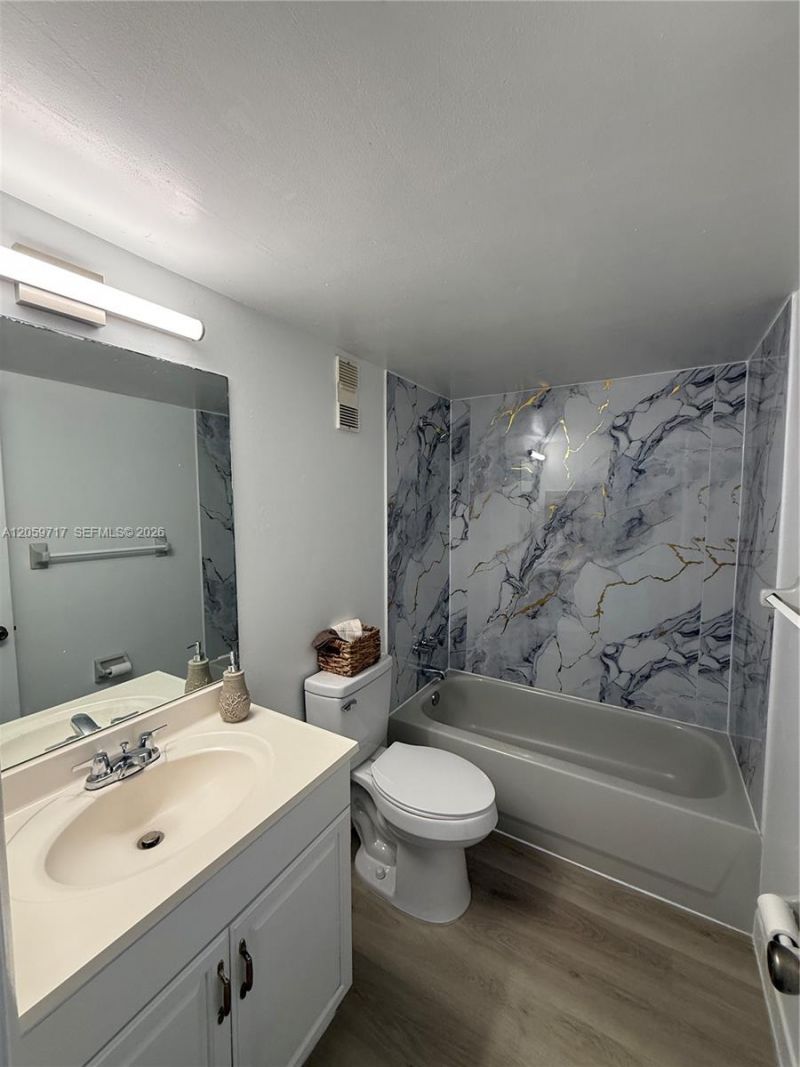 1900 W 68th St, Unit B203, Hialeah, FL 33014 Photo