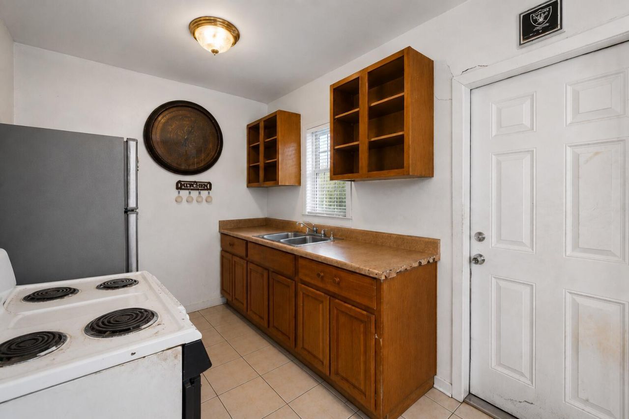 5109 Pinewood Avenue, West Palm Beach, FL 33407 Photo