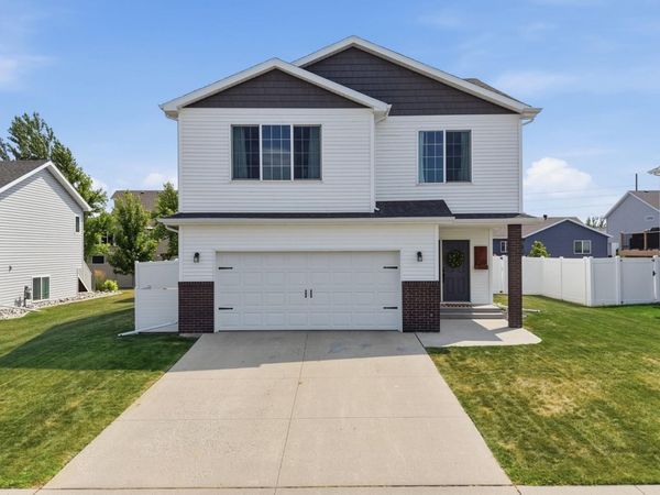 1307 30th Avenue W, West Fargo, ND 58078