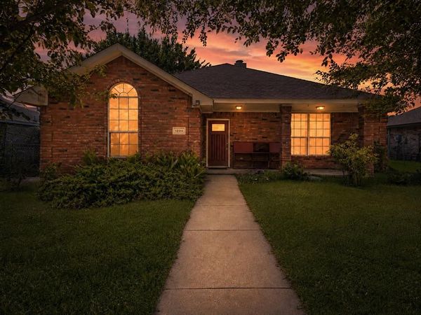 1220 Brittany Way , Seagoville, TX 75159