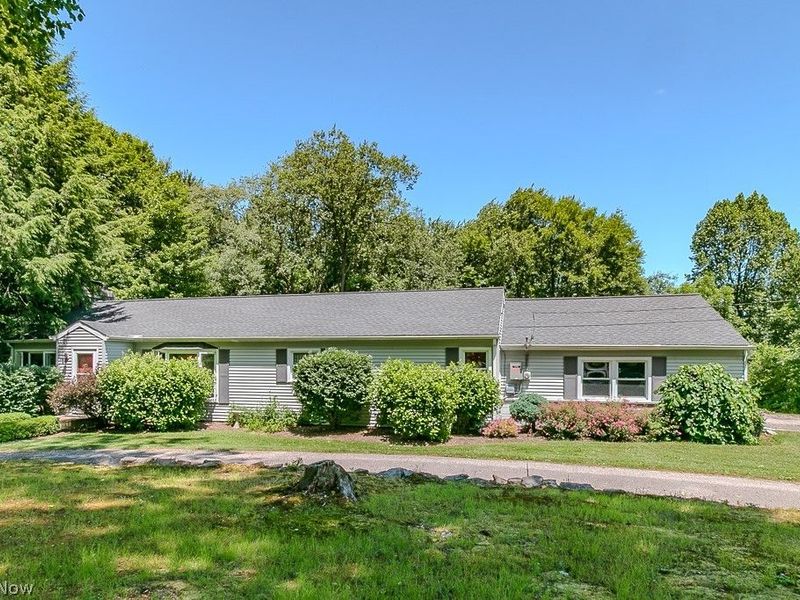 8422 Holly Hill Drive, Novelty, OH 44072 Photo 2