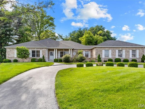 63 Leinster Hill Lane, Weldon Spring, MO 63304