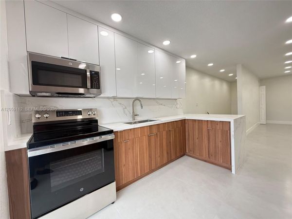 3514 W 76th St , Unit 201, Hialeah, FL 33018