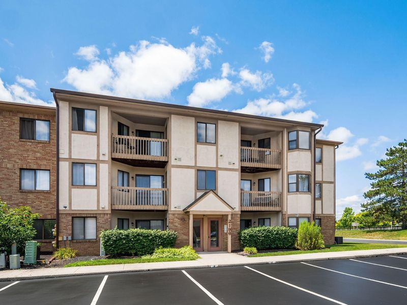 2196 Hedgerow Road, Unit 2196C, Columbus, OH 43220 Photo 1