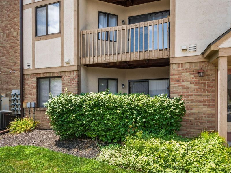 2196 Hedgerow Road, Unit 2196C, Columbus, OH 43220 Photo 2