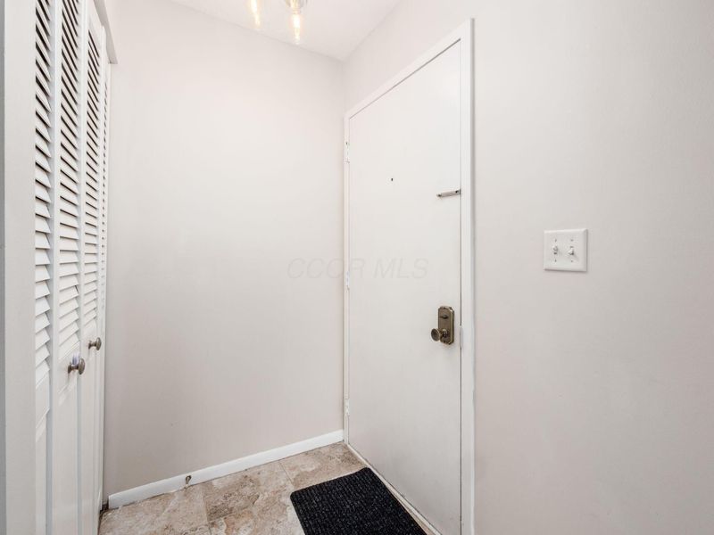 2196 Hedgerow Road, Unit 2196C, Columbus, OH 43220 Photo 4