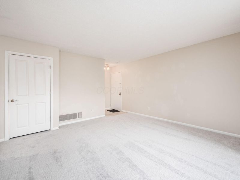 2196 Hedgerow Road, Unit 2196C, Columbus, OH 43220 Photo 5