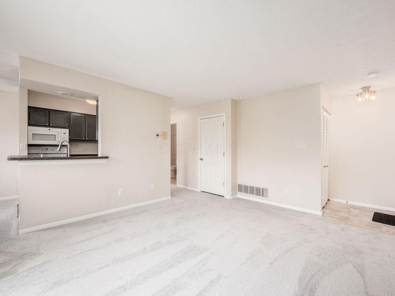 2196 Hedgerow Road, Unit 2196C, Columbus, OH 43220 Photo 7