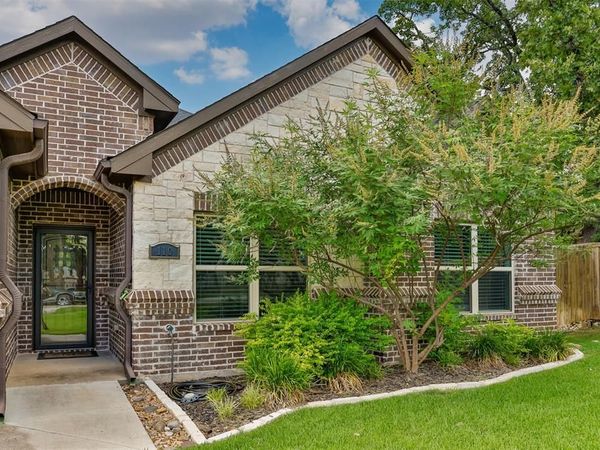 110 E Iriquois Drive, Lake Kiowa, TX 76240