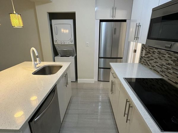 916 NE 15th Avenue, Unit 3, Fort Lauderdale, FL 33304
