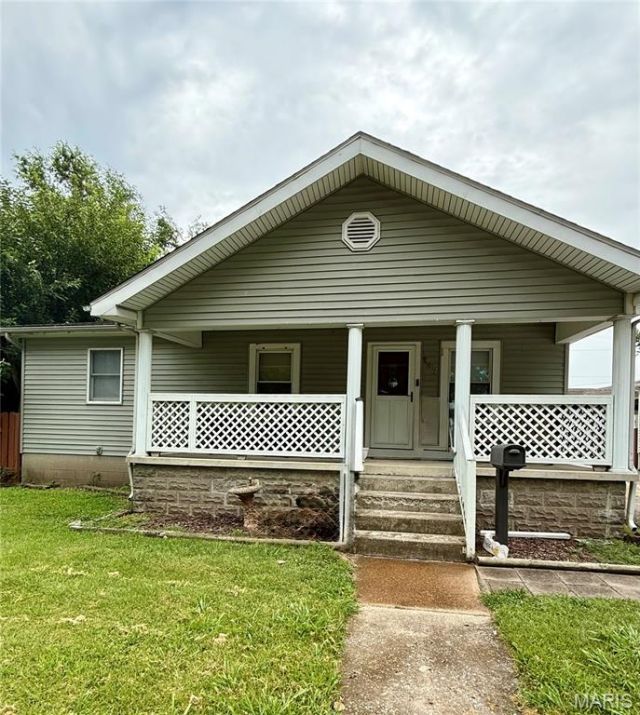 137 E 3rd Street, Roxana, IL 62084 Main Photo