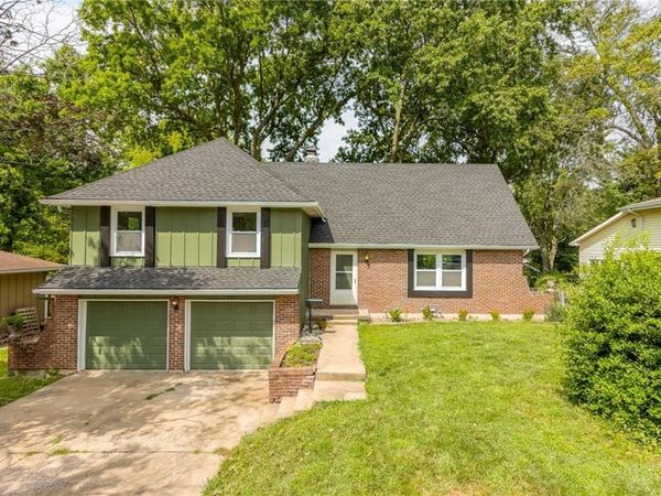 1006 Orrington Place, Lee's Summit, MO 64081
